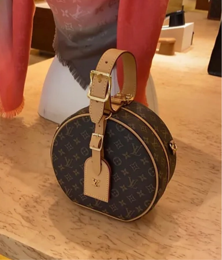 MonogramRound LV